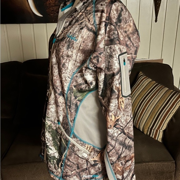 Cabelas • Camouflage • Green/ Brown • Women’s • Size Large • Jacket - Picture 9 of 16